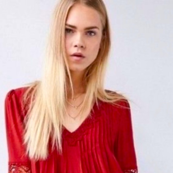Stylish Brick Red Blouse with Lace Sleeves and Waist - Picture 3 of 15